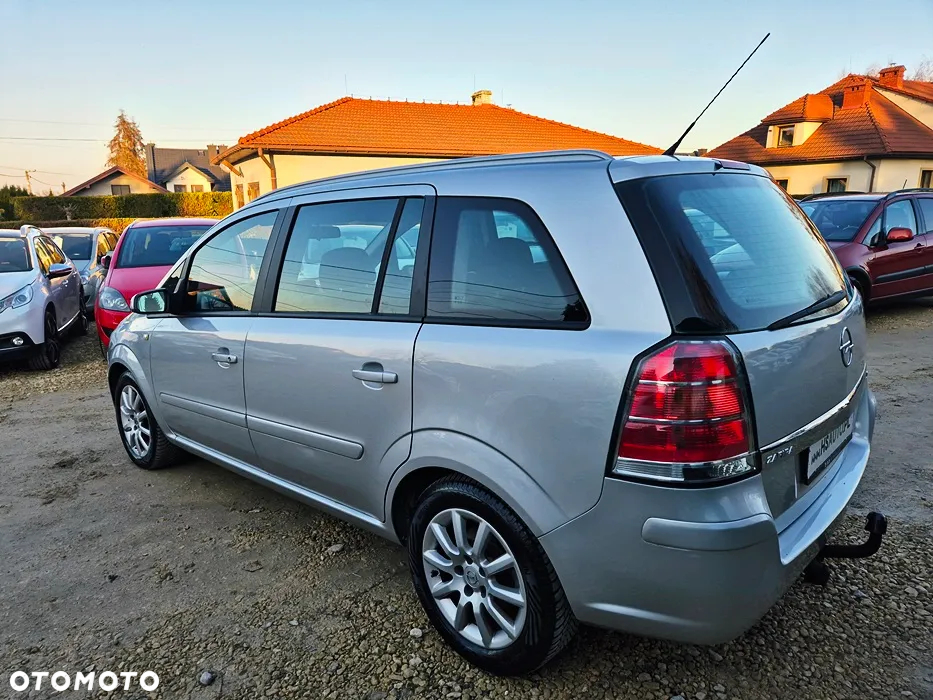 Opel Zafira 1.8 Cosmo - 21
