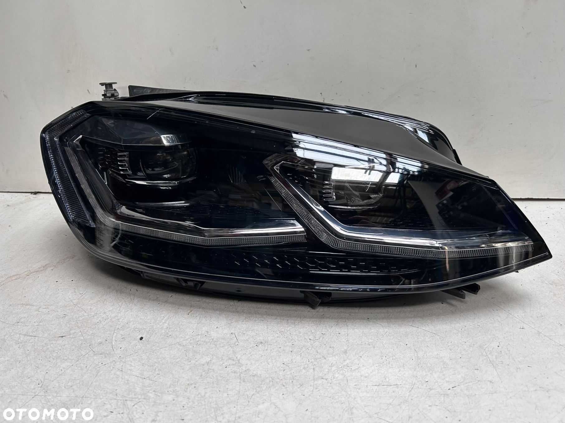 Reflektor prawy Volkswagen Golf 7 5G1941060 - 1