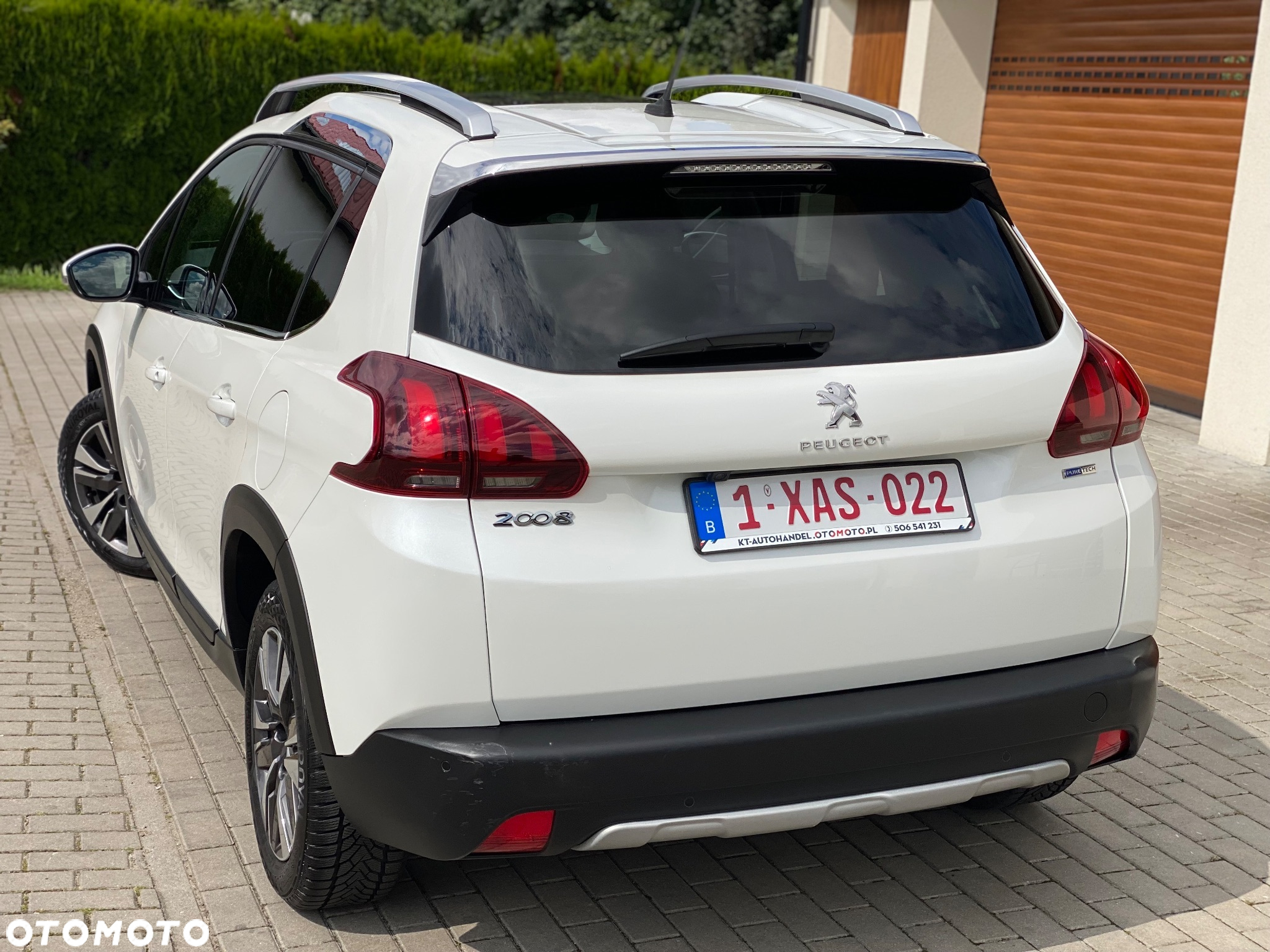 Peugeot 2008 1.2 Pure Tech Allure S&S - 37