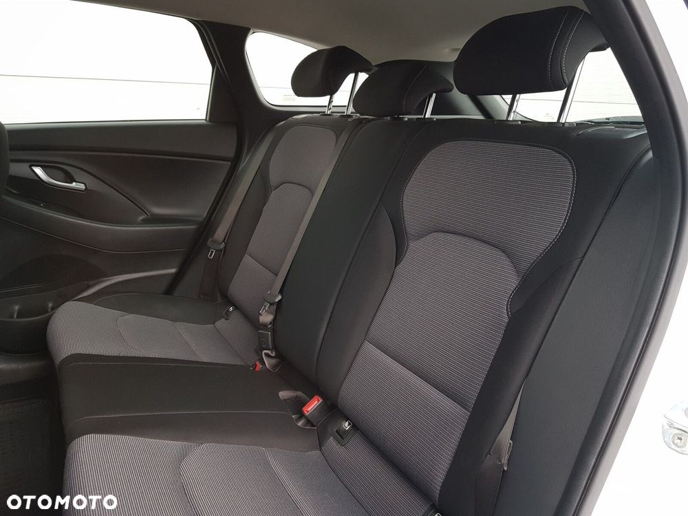 Hyundai i30 1.5 DPI Classic + - 26