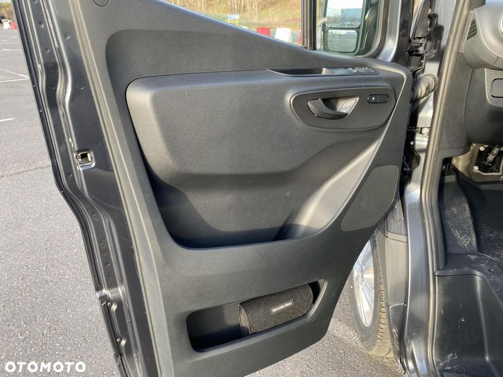 Mercedes-Benz Sprinter - 10