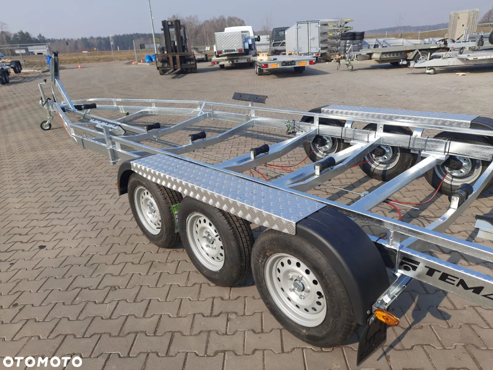 TEMARED DOSTAWA! Przyczepa podłodziowa B35 poszerzana wym. 915x253cm Idealna do transportu łodzi do 9,1m! Podpory płaskie, szeroka, MOCNA! DMC 3500 kg - 9