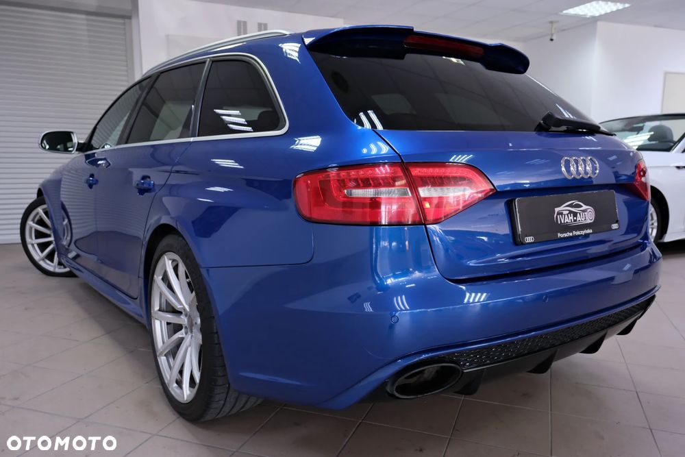 Audi RS4 Avant Standard - 11