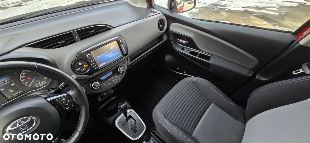 Toyota Yaris Hybrid 100 Premium EU6 - 40