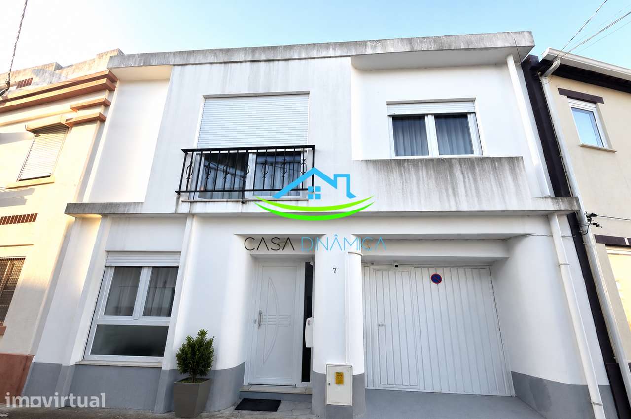Moradia T4 com Garagem e Terraço em Tavarede - Grande imagem: 2/53