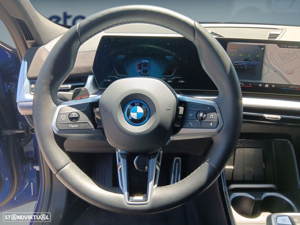 BMW iX2 eDrive20 Pack Desportivo M - 14