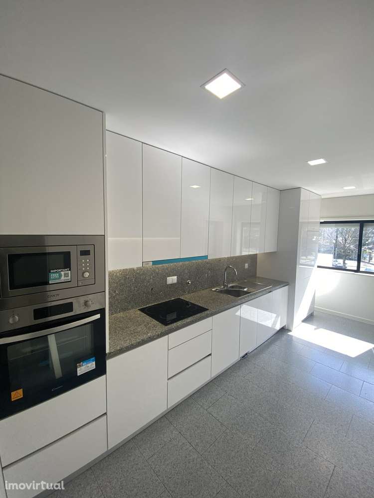 Apartamento T3 com varanda e garagem em Braga - Grande imagem: 2/14