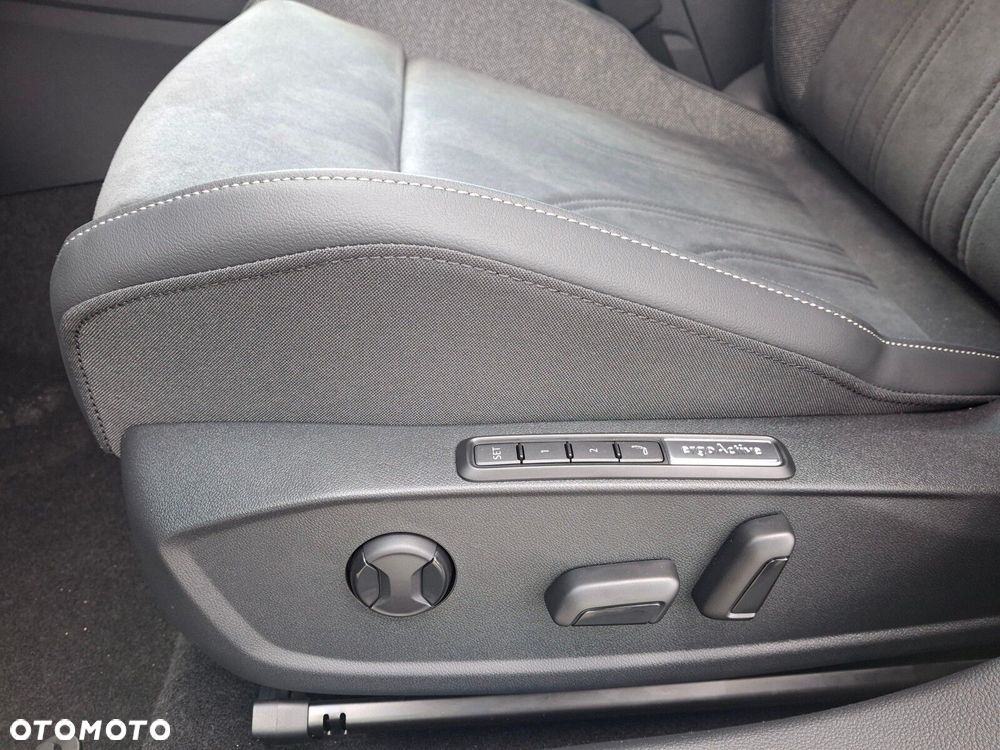 Volkswagen Golf Variant - 11