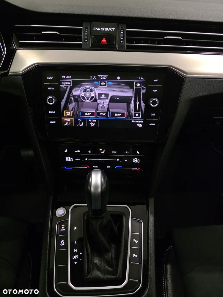 Volkswagen Passat - 12