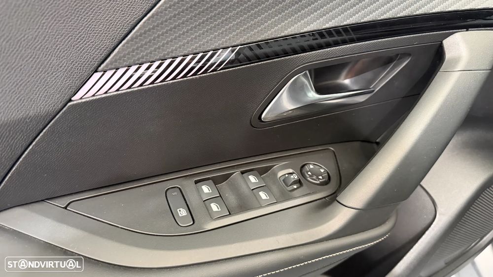 Peugeot e-2008 Allure - 10