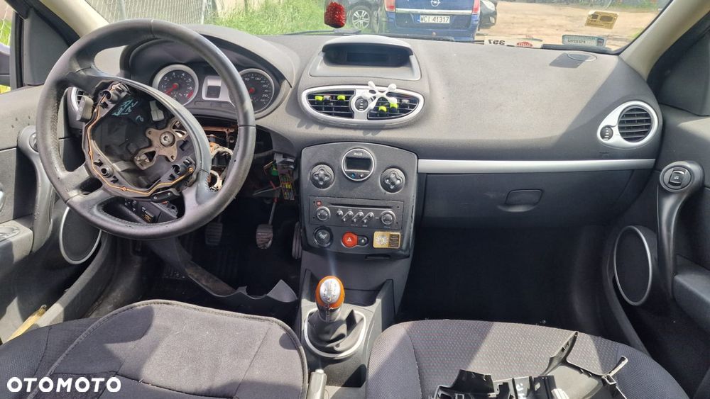 NA CZĘSCI Clio III - 3