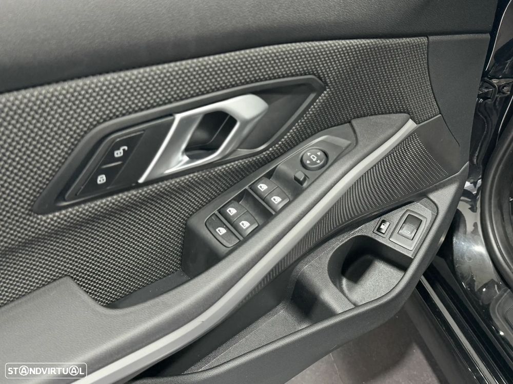 BMW 330 e Touring Corporate Edition Auto - 19