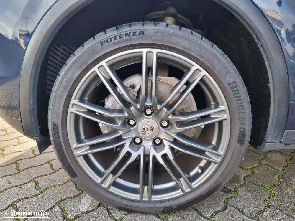 Porsche Cayenne Platinum Edition - 7