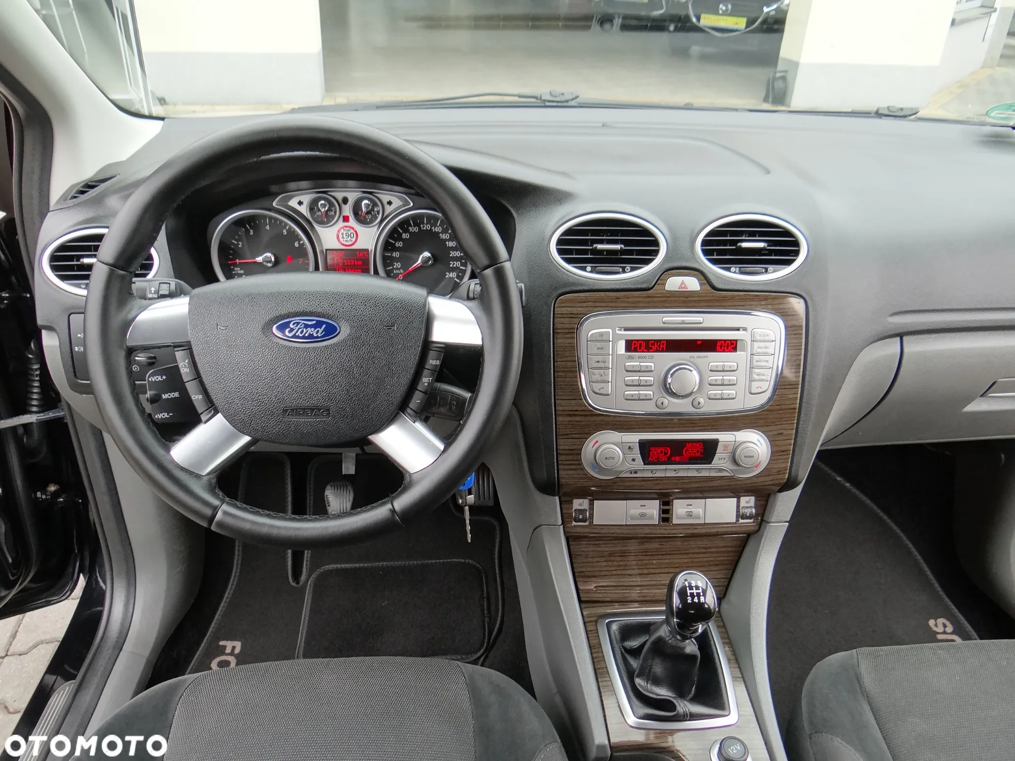 Ford Focus 1.8 Ghia - 25