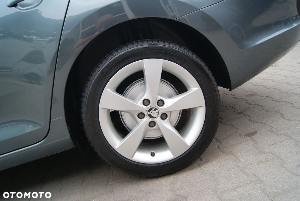 Skoda RAPID 1.2 TSI Style - 32