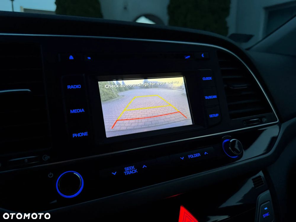 Hyundai Elantra 1.6 Comfort - 17