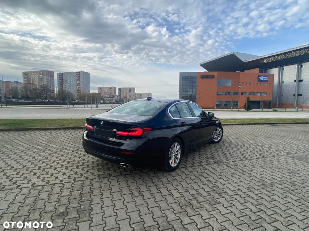 BMW Seria 5 518d - 13