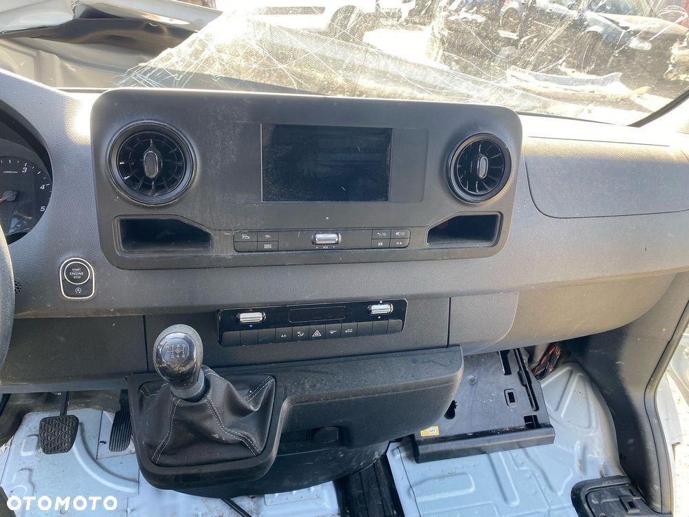 Mercedes-Benz Sprinter - 16