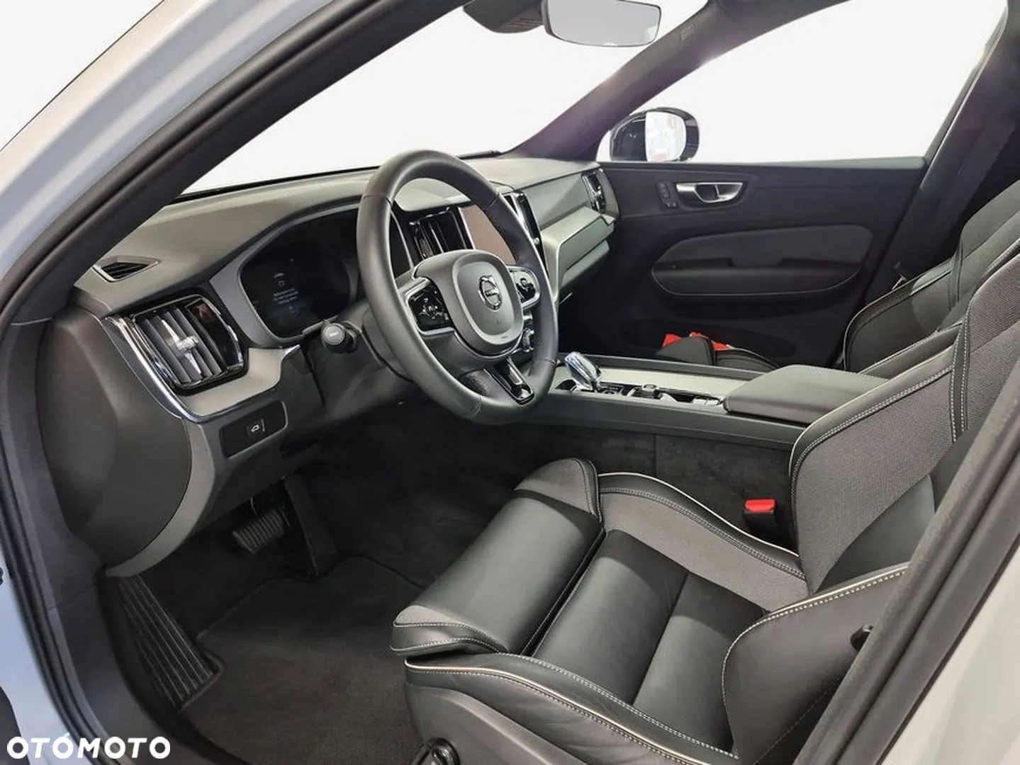 Volvo XC 60 B4 B Plus Dark - 29