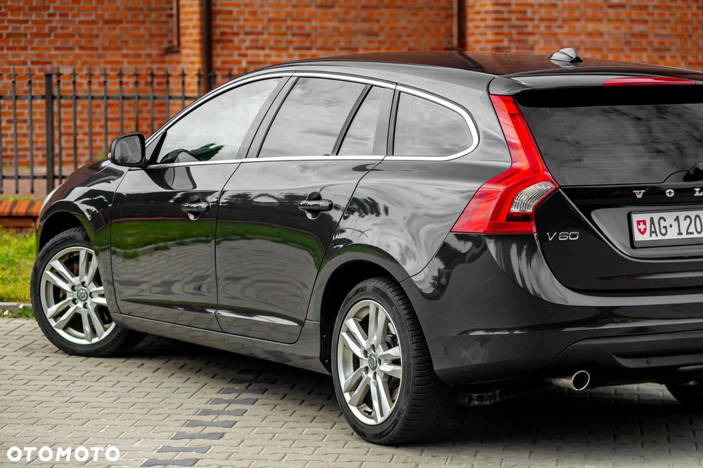 Volvo V60 D5 Geartronic Momentum - 37