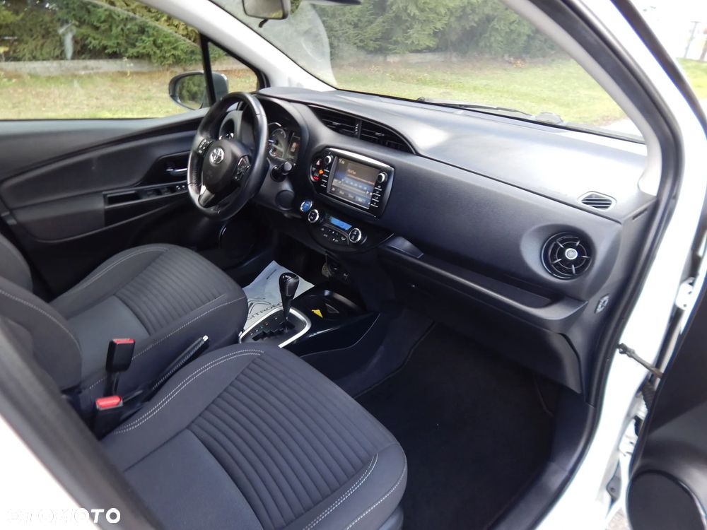 Toyota Yaris Hybrid 100 Premium - 19