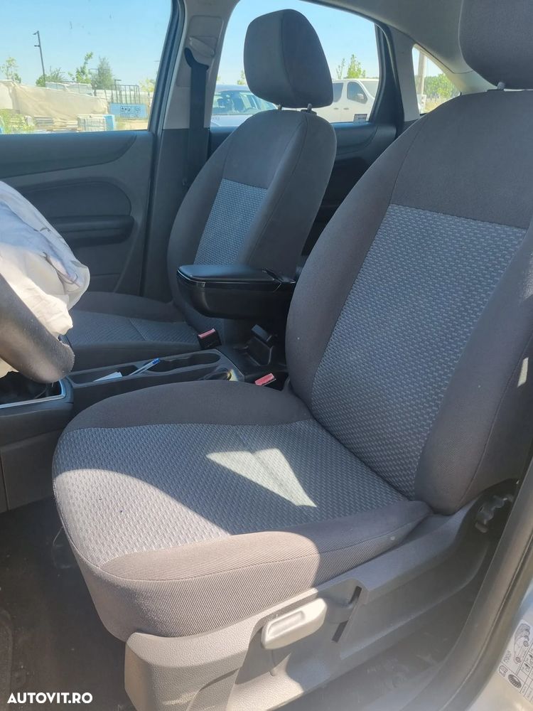 Ford Focus 1.4i Trend - 26