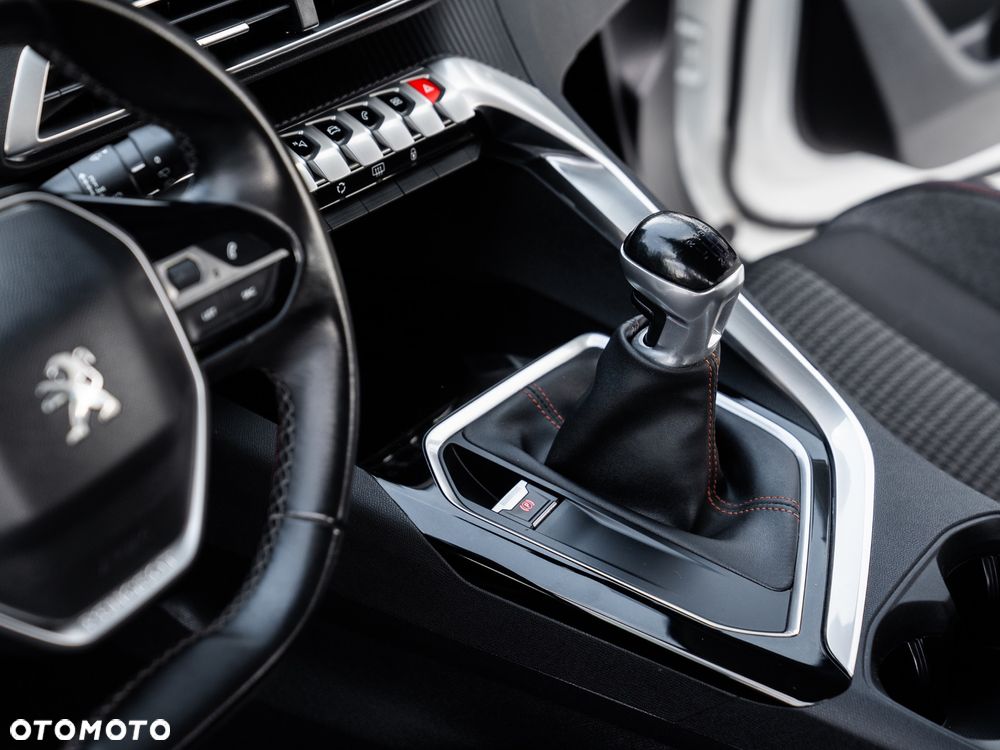 Peugeot 3008 PureTech 130 Stop & Start GPF Active Business-Paket - 30