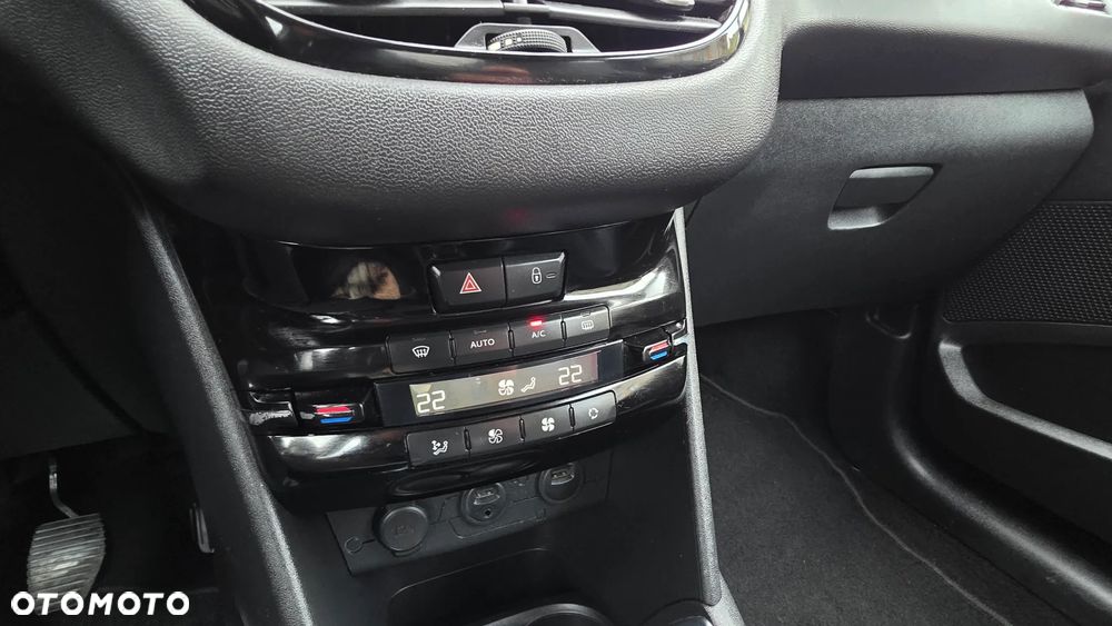 Peugeot 208 1.6 VTi Allure - 15