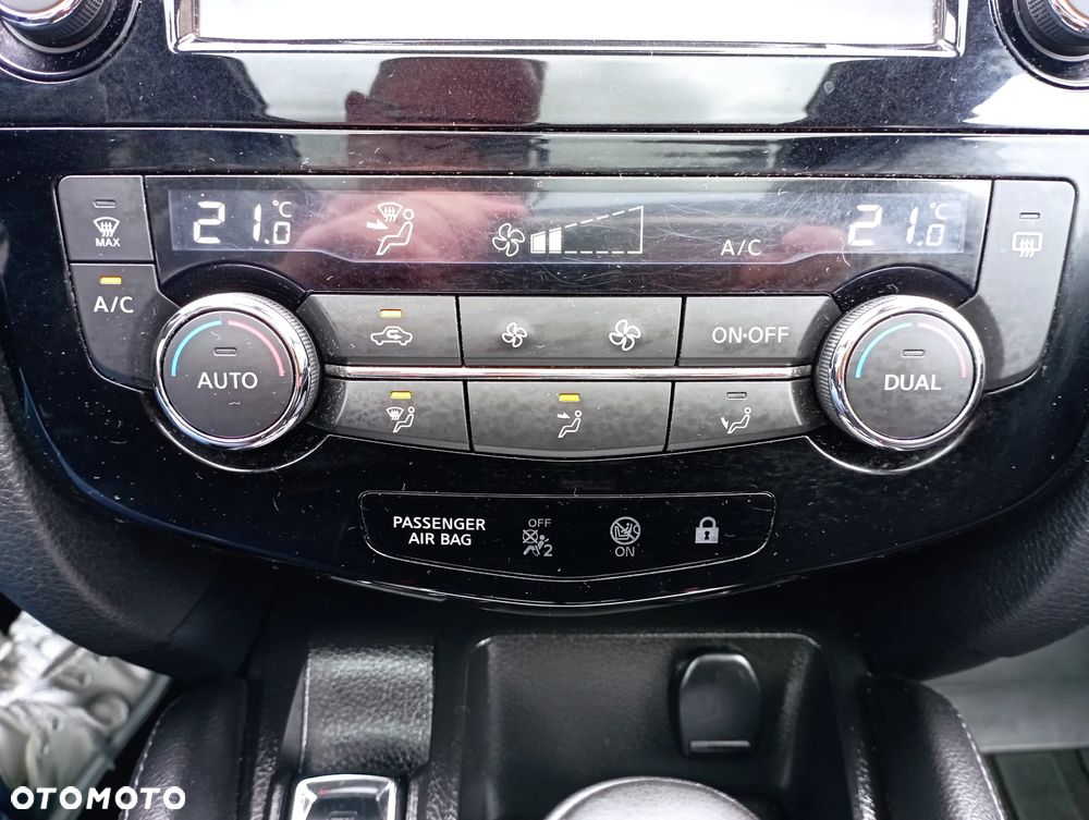 Nissan Qashqai 1.2 DIG-T N-Connecta Xtronic EU6 - 17