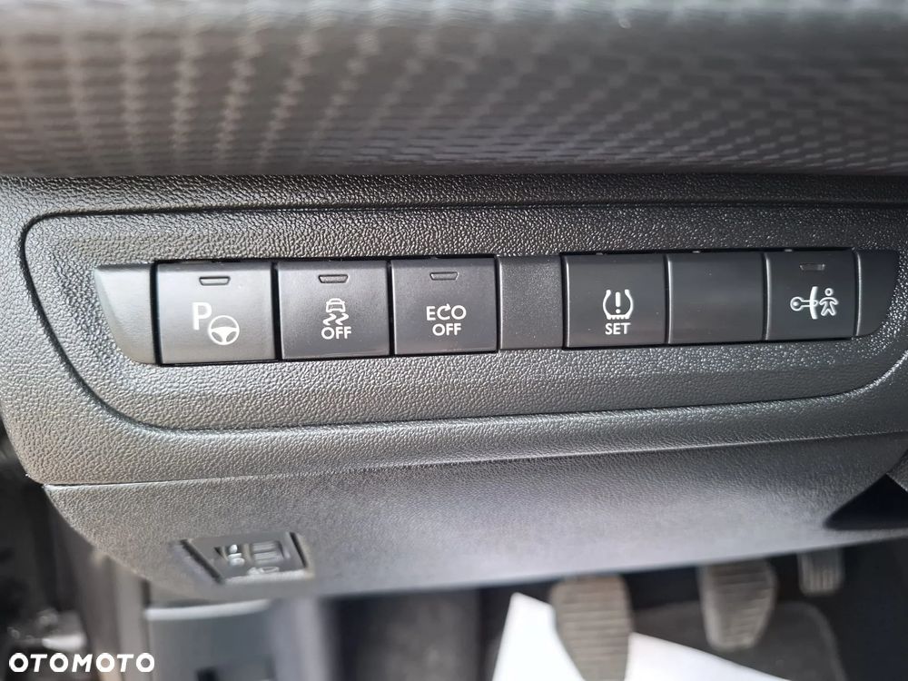 Peugeot 2008 1.2 Pure Tech Allure S&S - 20