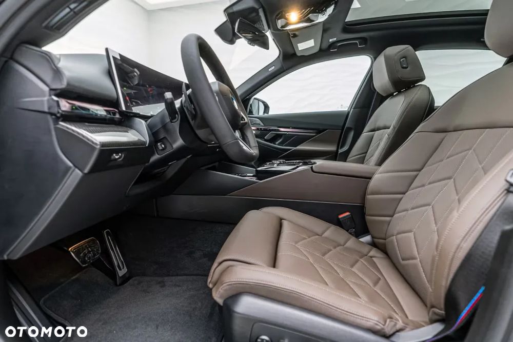 BMW Seria 5 520d xDrive mHEV - 17