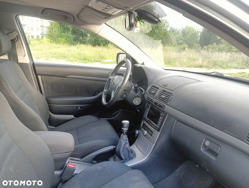Toyota Avensis - 8