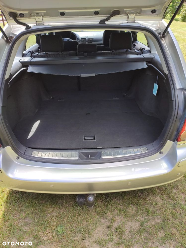 Toyota Avensis 1.8 VVT-i Luna - 11