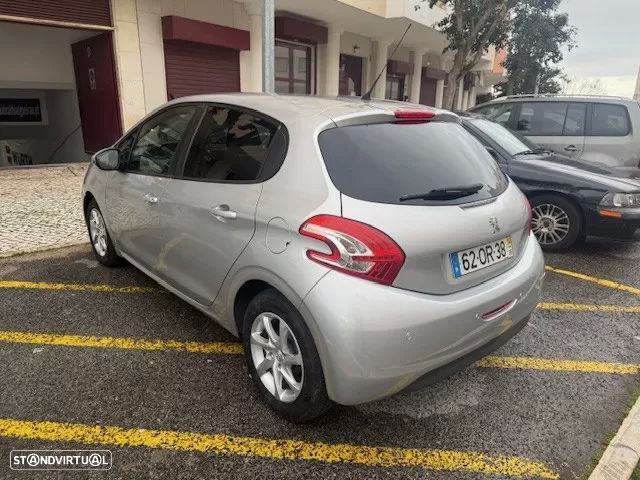 Peugeot 208 1.2 PureTech Style - 13