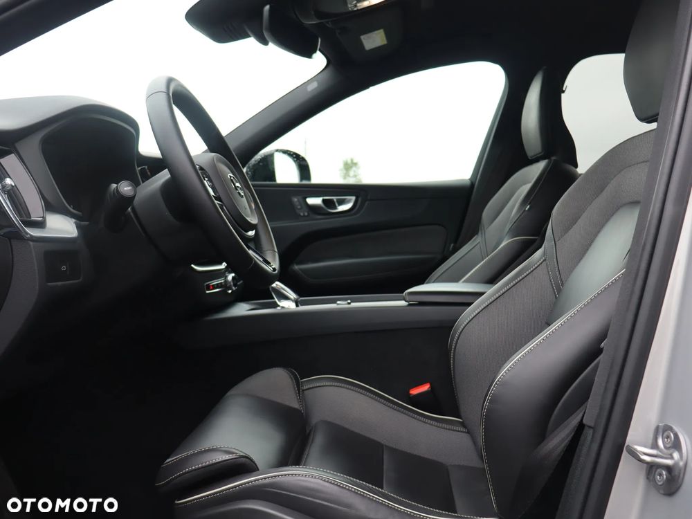 Volvo XC 60 B5 B AWD Plus Dark - 15