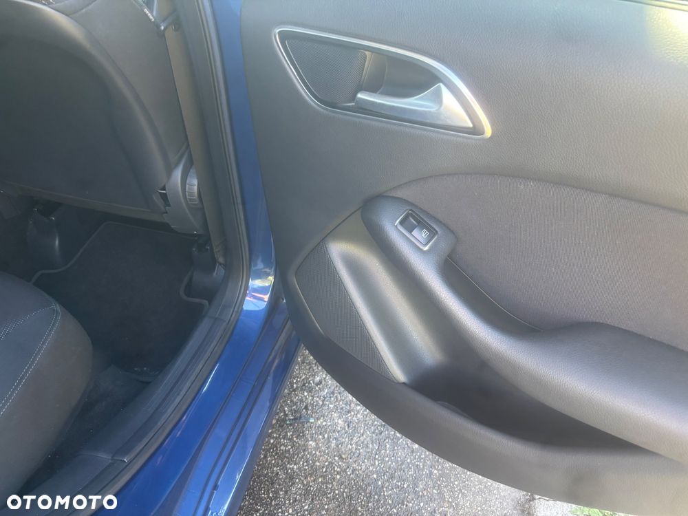 Mercedes-Benz Klasa B 180 (BlueEFFICIENCY) - 27