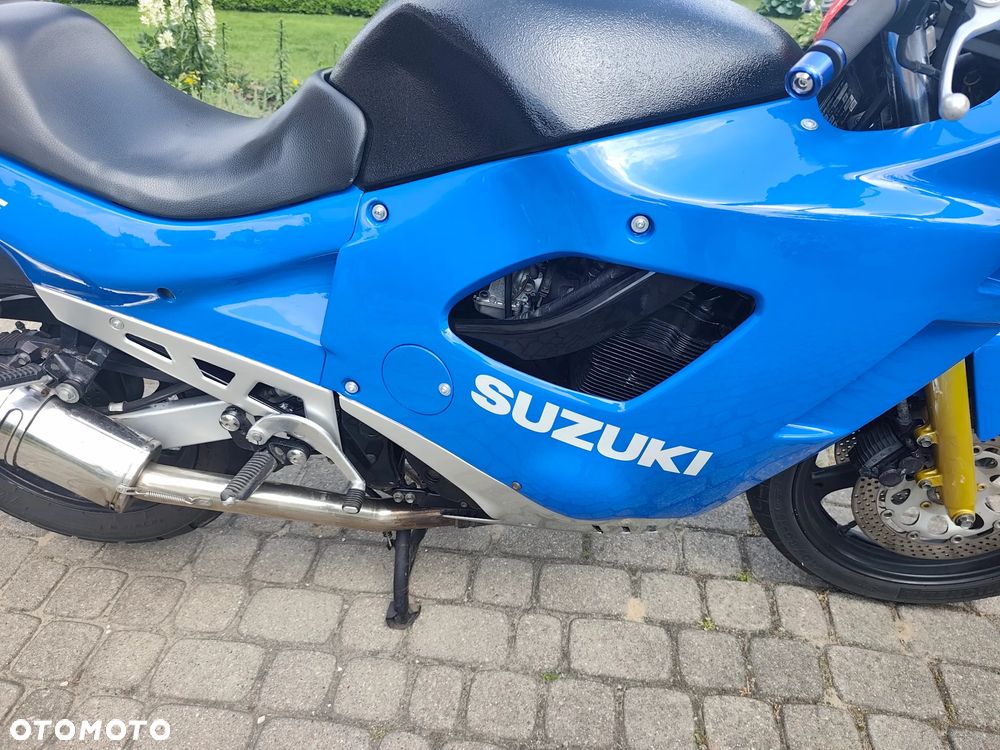 Suzuki GSX - 11