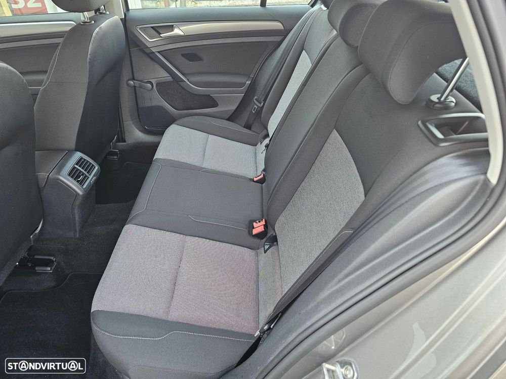 VW Golf 1.6 TDI Confortline - 9