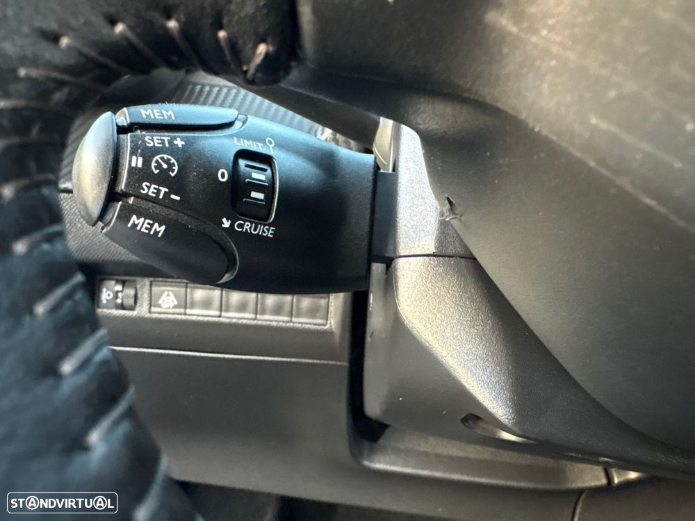 Peugeot e-2008 50 kWh Allure Pack - 50