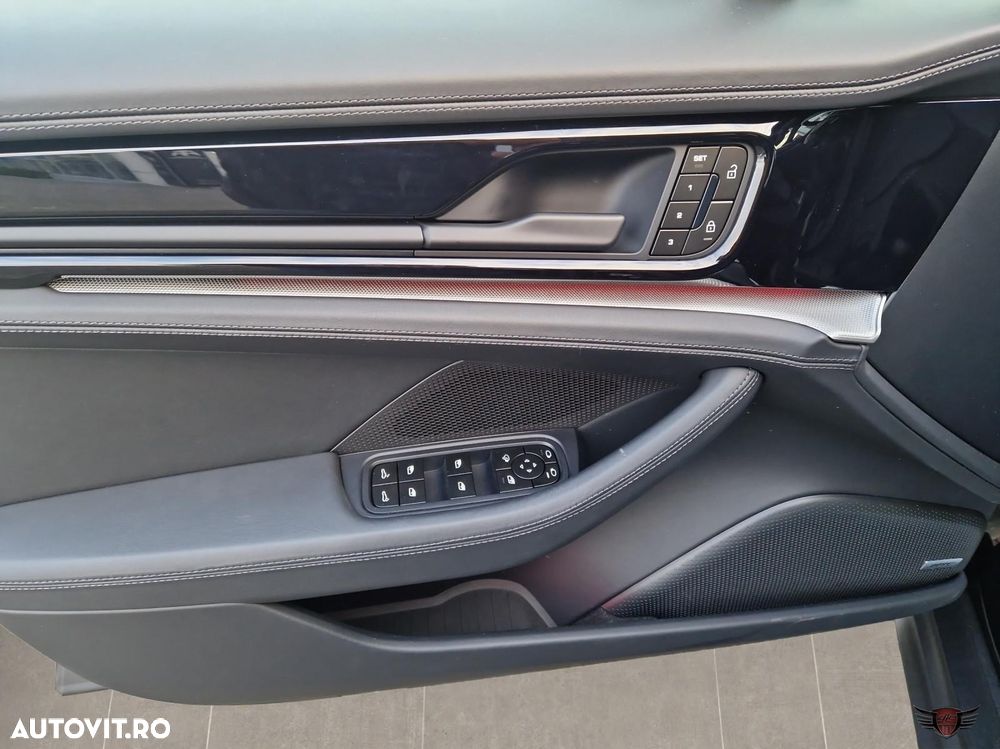 Porsche Panamera - 12