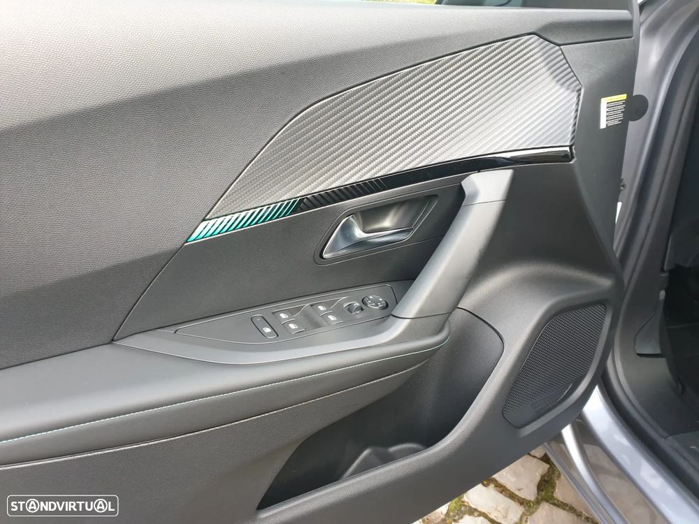 Peugeot 2008 1.2 PureTech Allure - 8