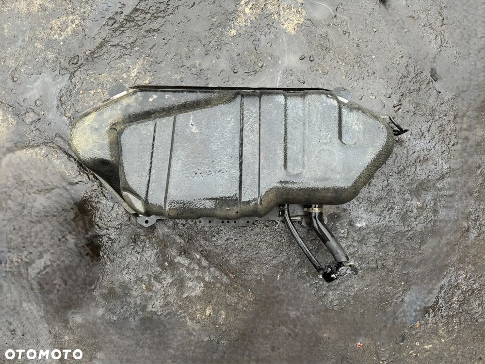 Zbiornik paliwa bak Toyota Yaris Verso 2003r diesel OE - 3