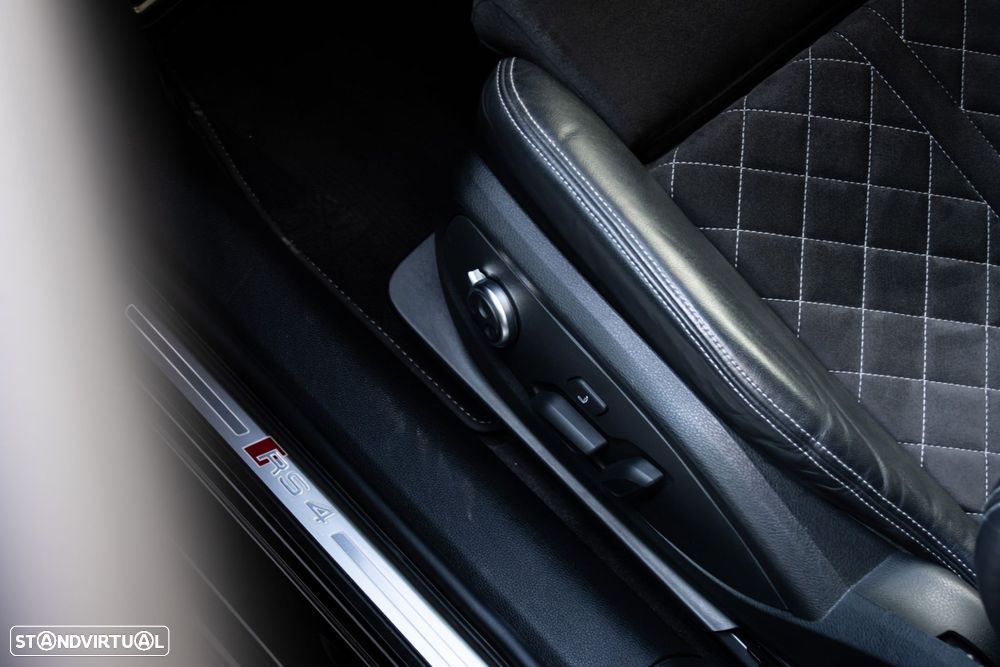Audi RS4 Avant - 34