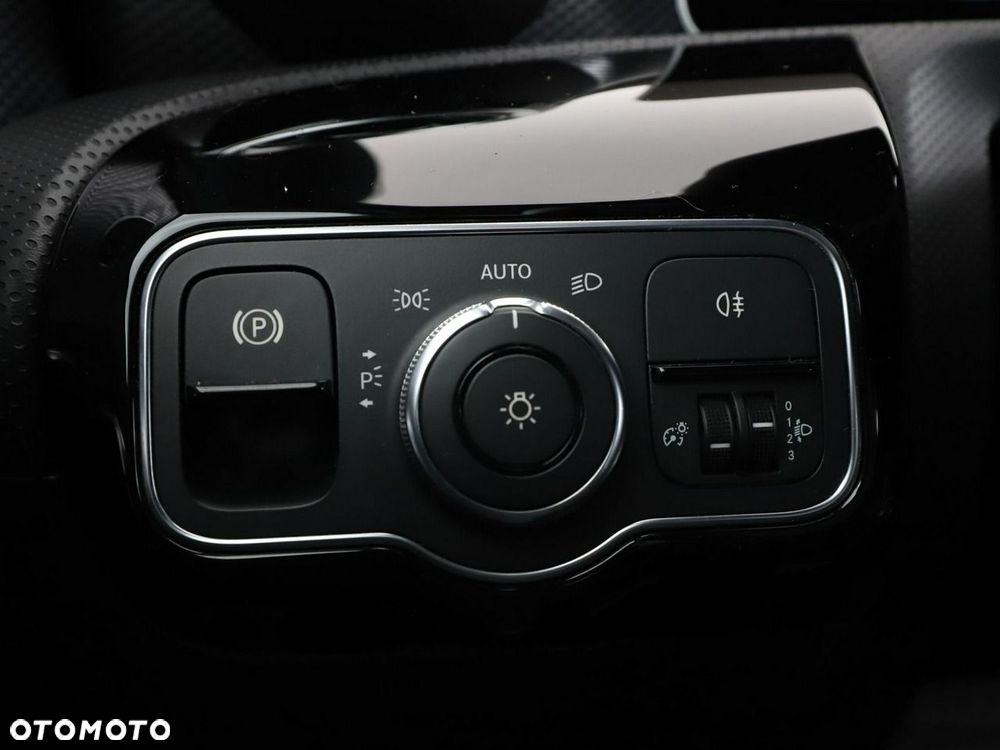 Mercedes-Benz Klasa A 200 7G-DCT - 34