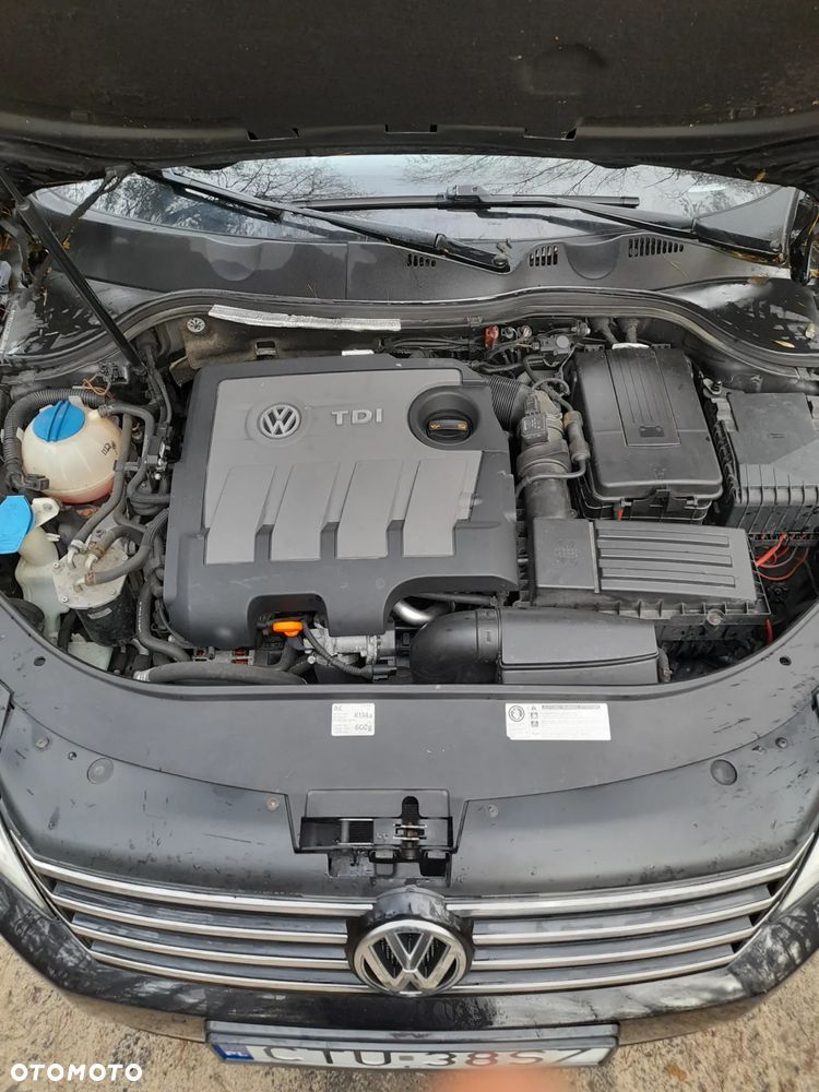Volkswagen Passat 1.6 TDI DPF BlueMotion Technology Highline - 11