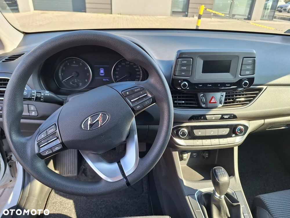 Hyundai i30 1.5 DPI Classic + - 10