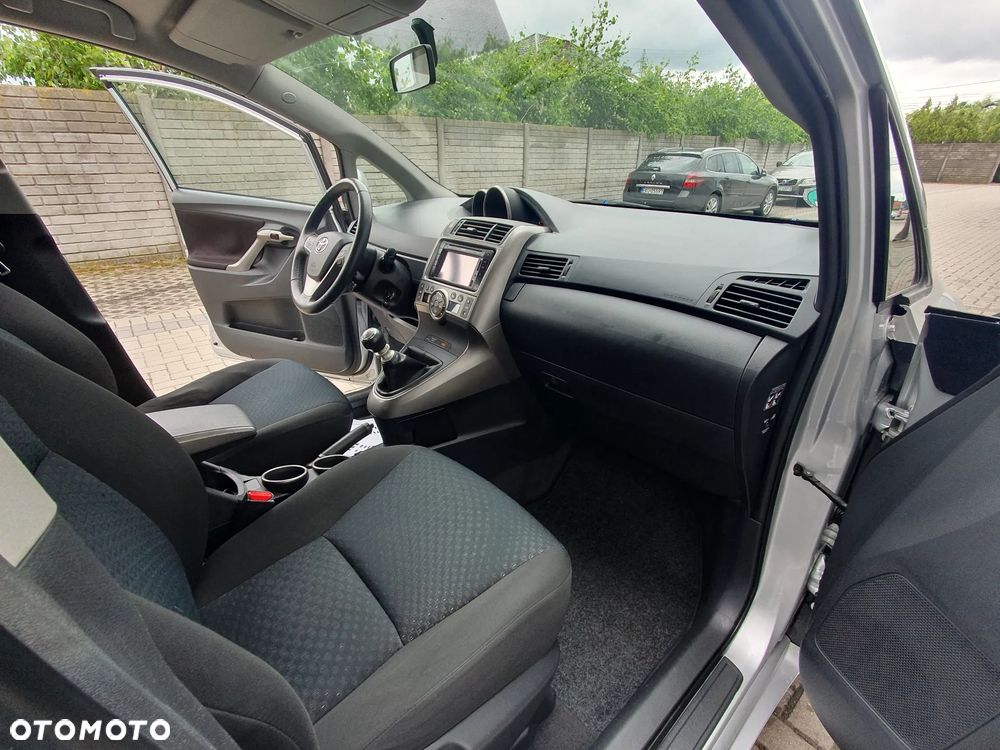 Toyota Verso - 32
