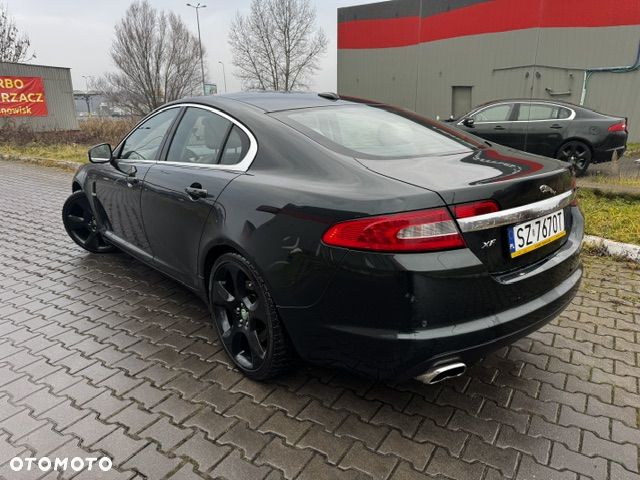 Jaguar XF 2.7 V6 D Premium Luxury - 4