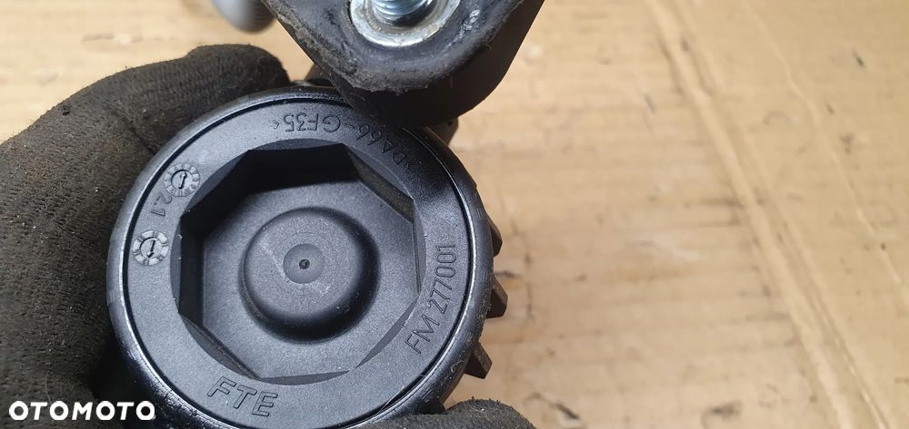 Pompka sprzęgła wysprzęglik Opel Zafira C 55579998 - 9