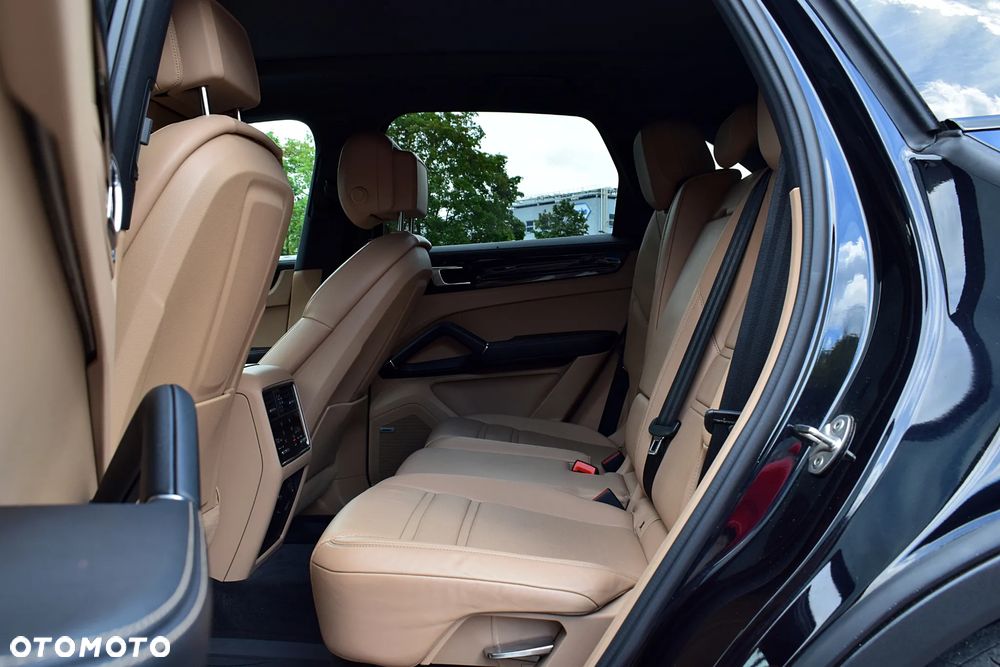 Porsche Cayenne S - 6